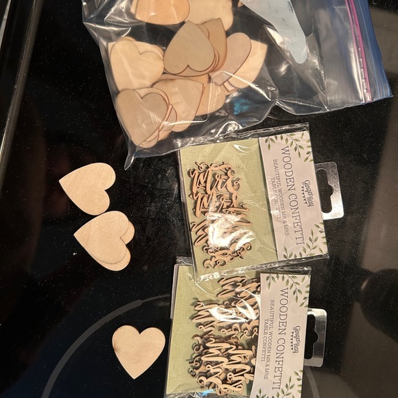 Wooden Confetti (Hearts and Mr&Mrs) - Picture 2 of 2